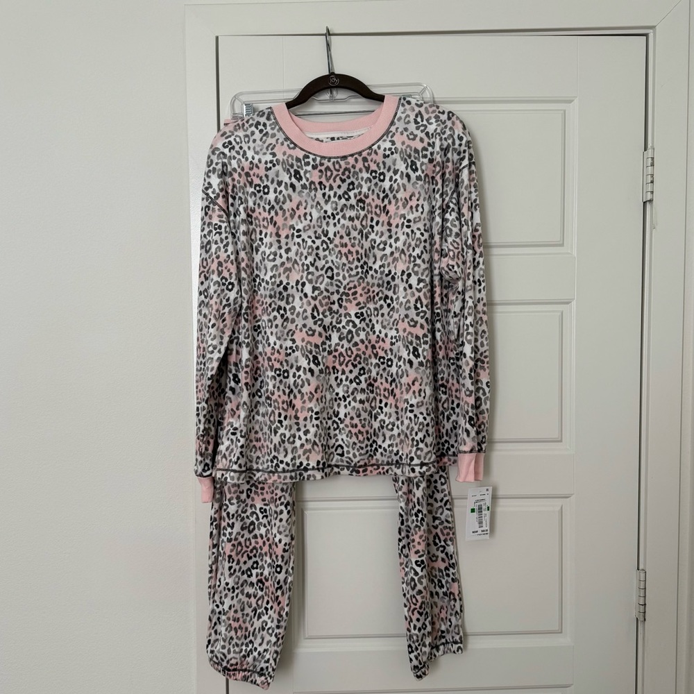 Kensie 2 piece super soft pajamas NWT
